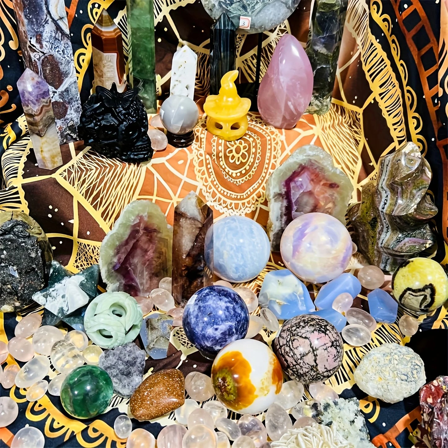 CrystalHola Mixed Stone Gift Box With Towers Spheres Carvings